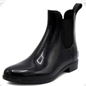 Sugar Black Shiny Rubber Typhoon Ankle Rain Booties / Women’s size 7